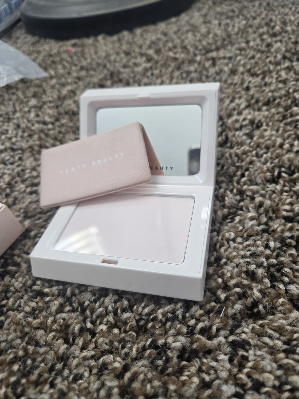 Fenty Beauty Invisimatte Instant Setting + Blotting Powder - Universal - Picture 4 of 5